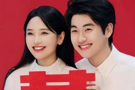 Nữ ca sĩ công khai đăng ký kết hôn với bạn trai kém 18 tuổi, nghi vấn mang thai