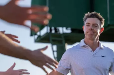 Rory McIlroy thăng hoa tại Augusta, tạo khoảng cách kỷ lục sau vòng 2 The Masters 2026