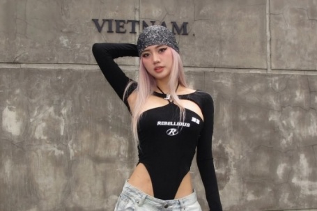 Gen Z theo đuổi mốt bodysuit khoét hông
