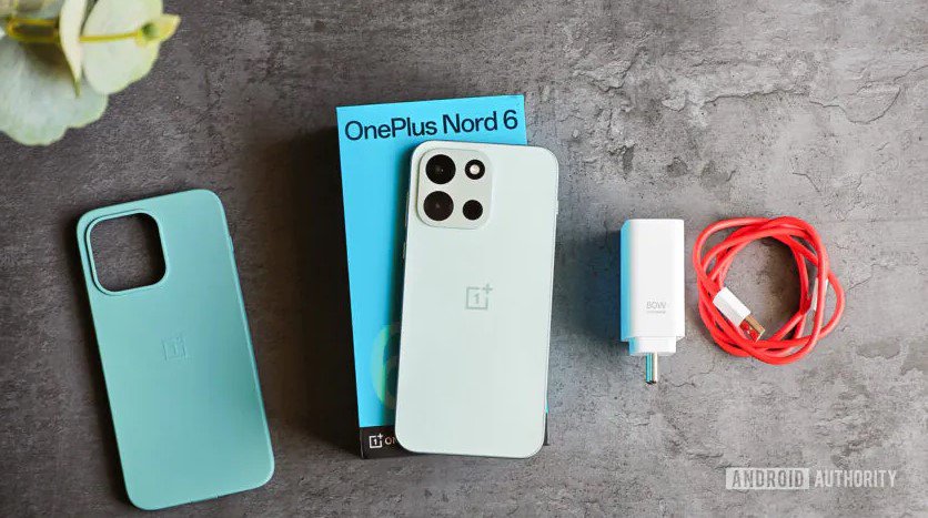 OnePlus Nord 6 đi kèm nhiều phụ kiện.
