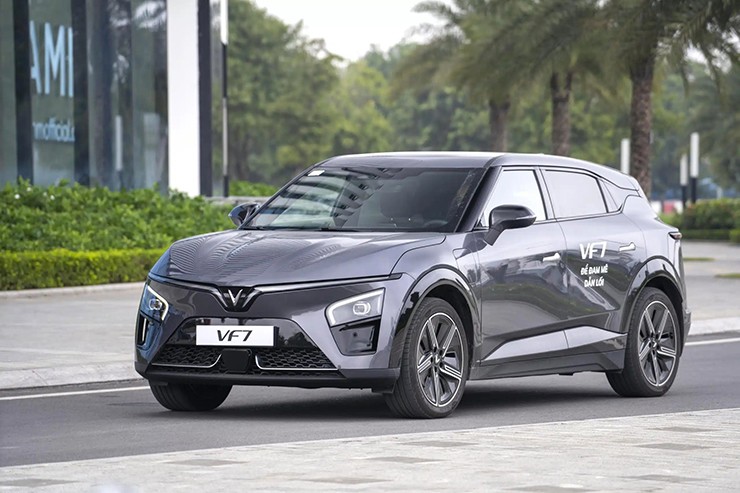 Giá xe VinFast VF 7 tháng 4/2026, ưu đãi từ 47-58 triệu đồng - 1