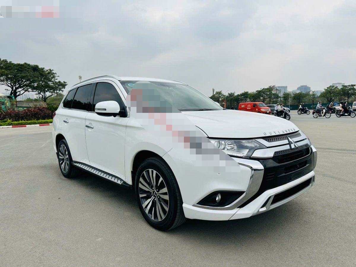 Giá sang tay Mitsubishi Outlander từ đời cũ tới đời mới - 4