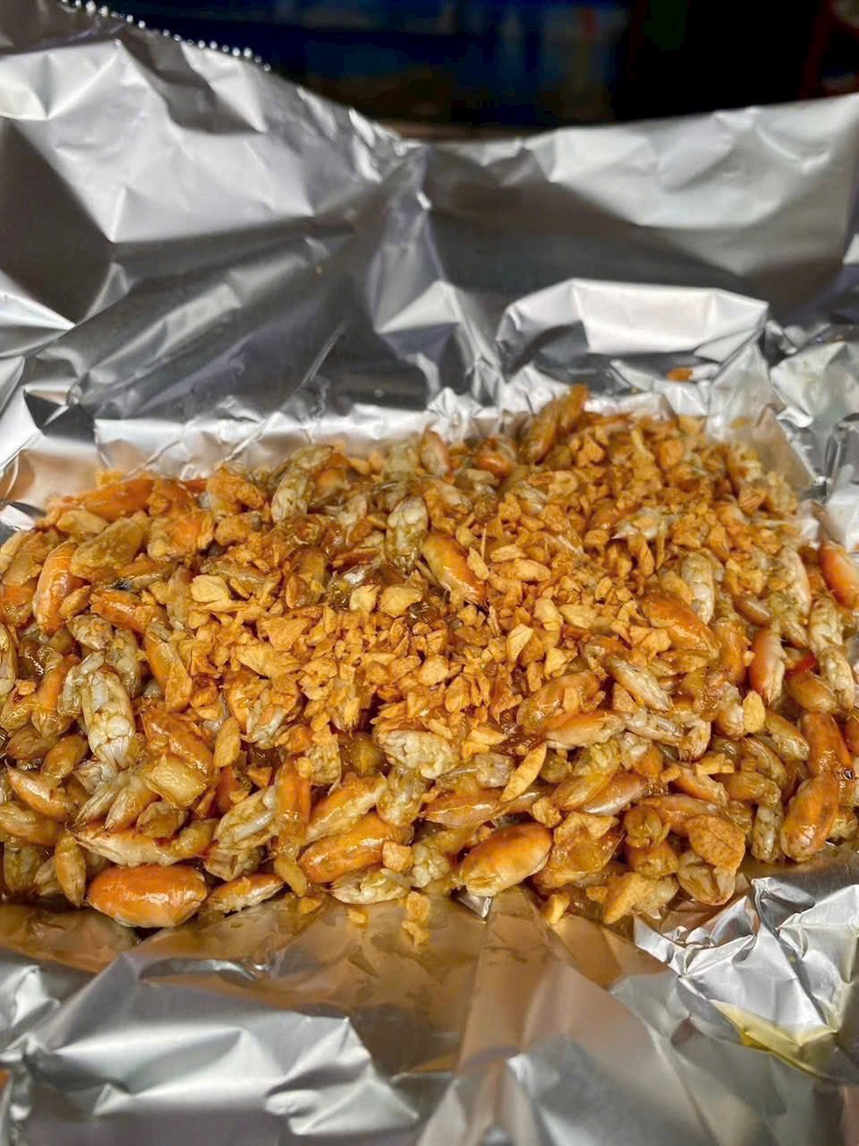 Bò lui tẩm bột chiên giòn và bò lui cháy tỏi là hai món ngon được người dân Phú Quốc yêu thích. Ảnh: Nguyễn Tuyền