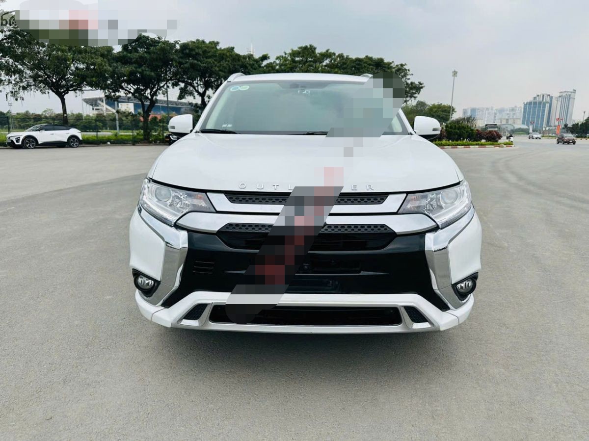 Giá sang tay Mitsubishi Outlander từ đời cũ tới đời mới - 2