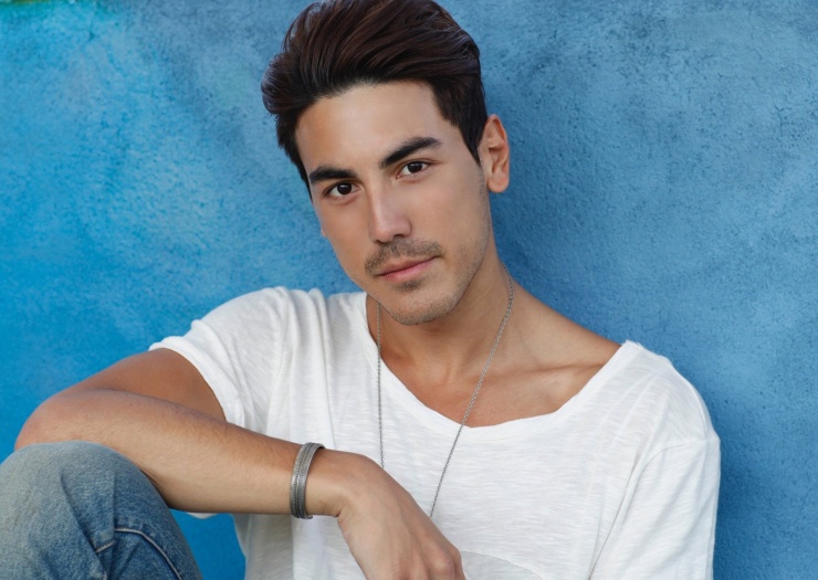 Bạch Tử Hiên nổi tiếng với ngoại hình điển trai.