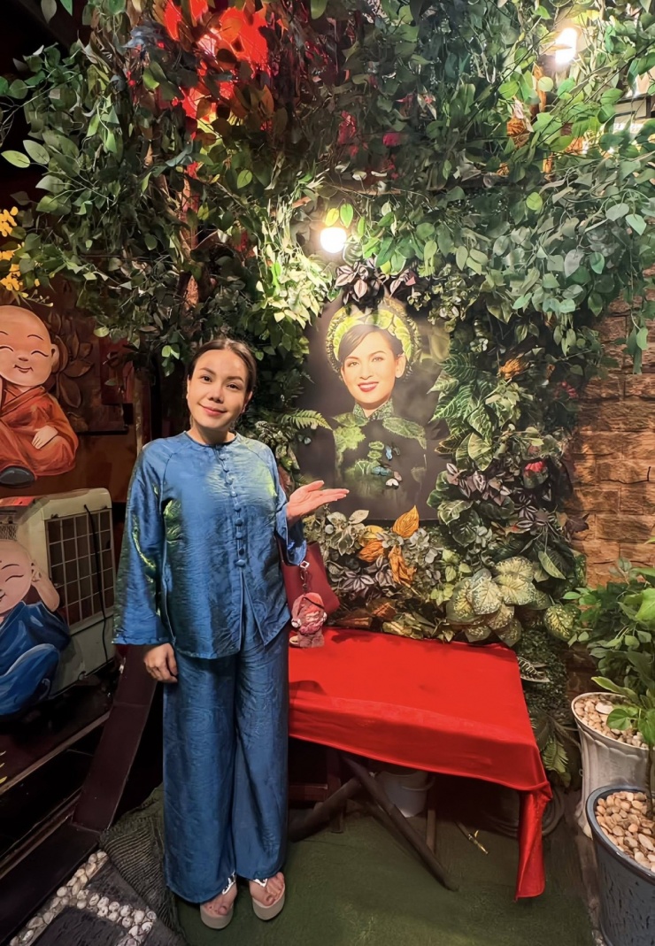 Ảnh sao 12/10: Bố mẹ Hồ Ngọc Hà tình tứ - 7