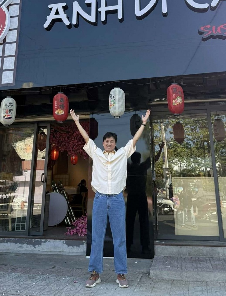 Ảnh sao 12/10: Bố mẹ Hồ Ngọc Hà tình tứ - 11