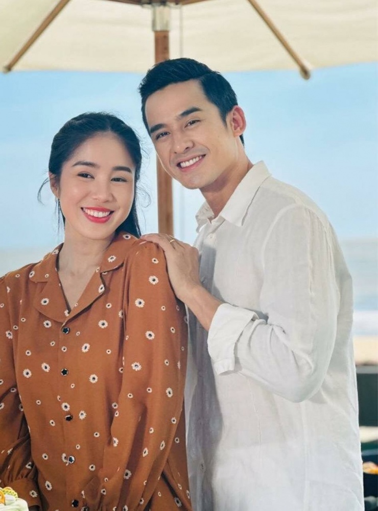 Ảnh sao 12/10: Bố mẹ Hồ Ngọc Hà tình tứ - 12