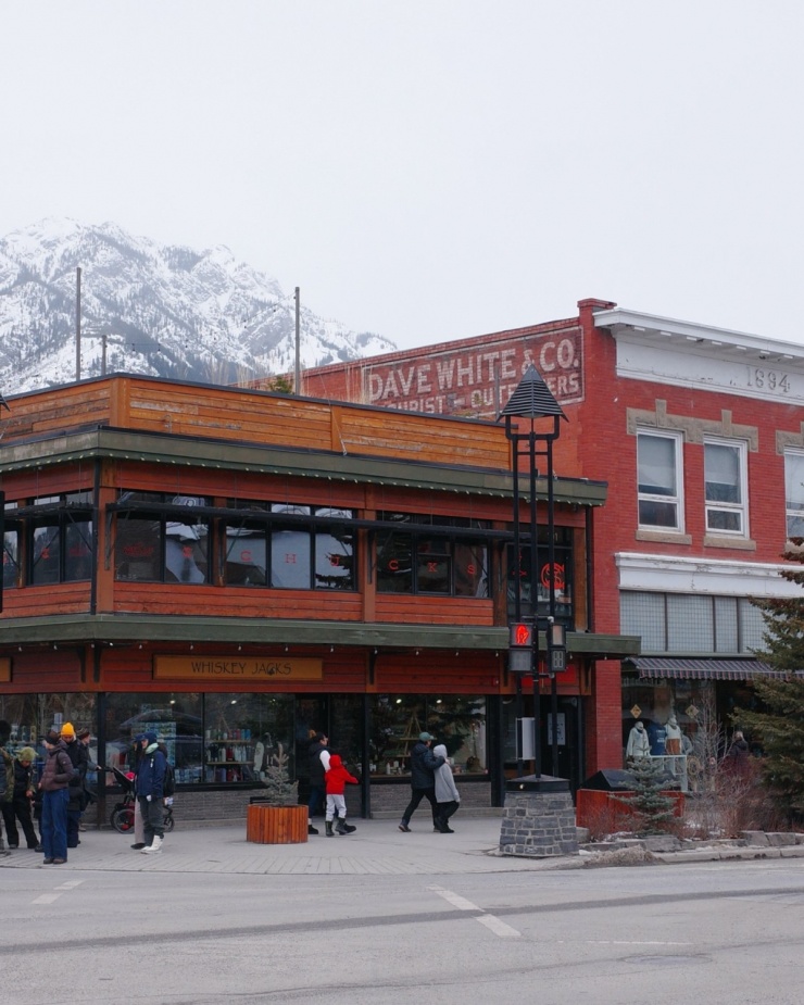 Vợ Phan Thành mê mẩn thị trấn cổ tích ở Canada - 3