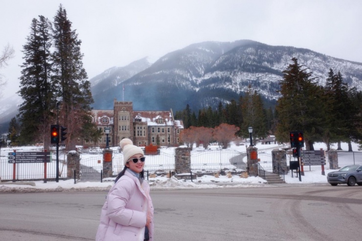 Vợ Phan Thành mê mẩn thị trấn cổ tích ở Canada - 6