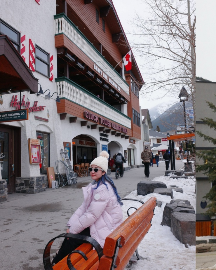 Vợ Phan Thành mê mẩn thị trấn cổ tích ở Canada - 7