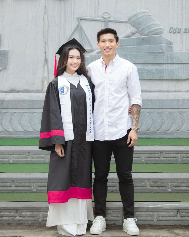 Đoàn Văn Hậu và Doãn Hải My là cặp đôi "trai tài gái sắc" được nhiều người ngưỡng mộ. Ảnh: FBNV