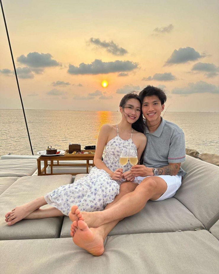 Những khoảnh khắc hạnh phúc bình dị của cặp đôi Đoàn Văn Hậu và Doãn Hải My. Ảnh: FBNV