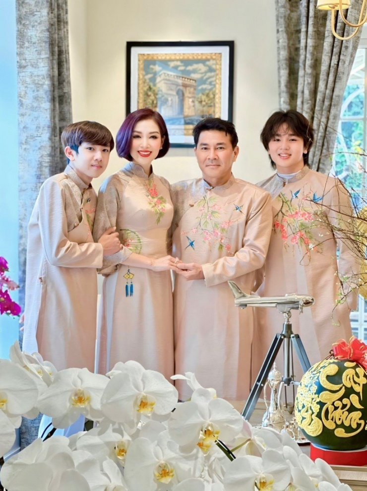 Hoa khôi Thu Hương đón dàn nghệ sĩ về thăm biệt thự hơn 200 tỷ đồng - 7