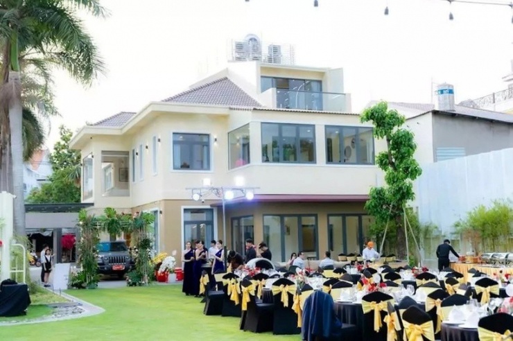 Hoa khôi Thu Hương đón dàn nghệ sĩ về thăm biệt thự hơn 200 tỷ đồng - 5