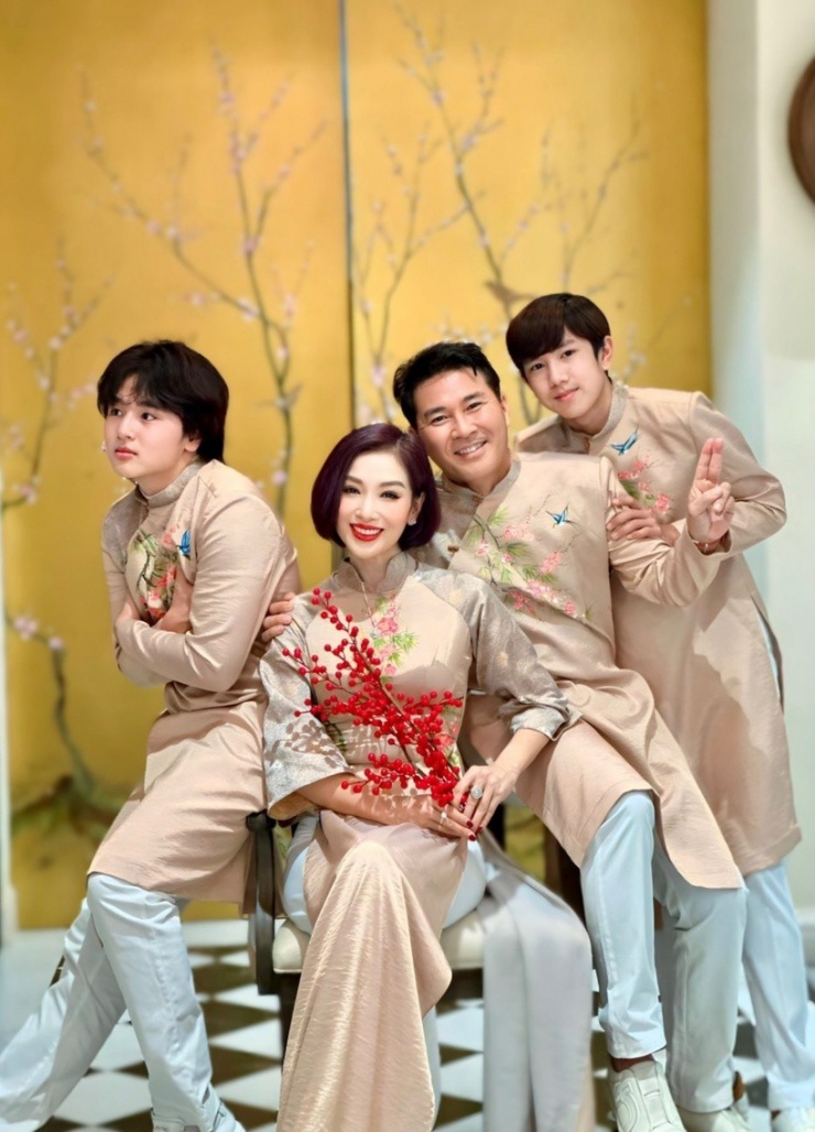 Hoa khôi Thu Hương đón dàn nghệ sĩ về thăm biệt thự hơn 200 tỷ đồng - 10