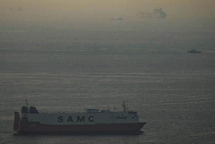 Hai siêu tàu chở dầu quay đầu tại eo biển Hormuz vào phút chót