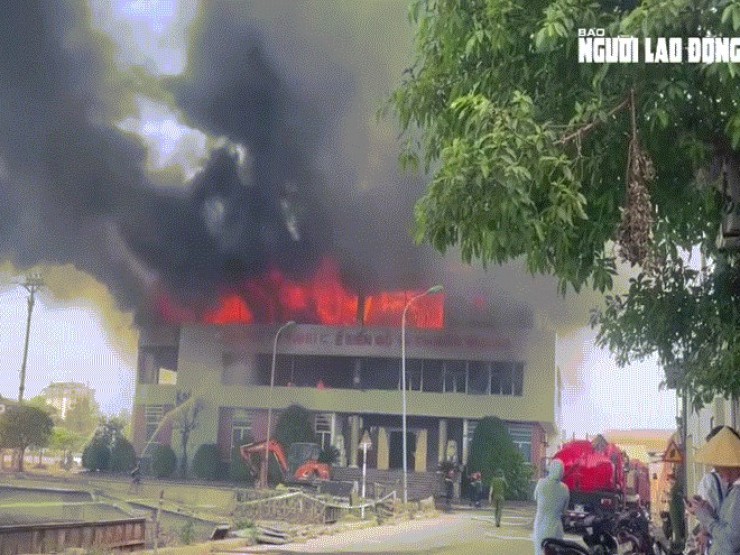 Cháy kinh hoàng ở Hà Tĩnh, thiệt hại ước tính hàng trăm tỉ đồng