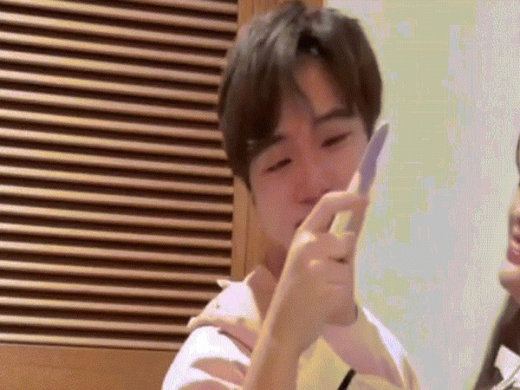 Chồng Hàn Quốc khóc như đứa trẻ khi biết vợ Việt có thai