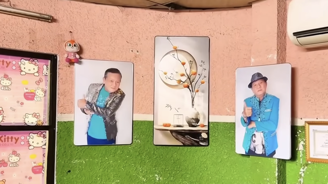 Phòng kho chật hẹp vẫn được Lê Bảo treo bằng khen và hình ảnh thời còn diễn.