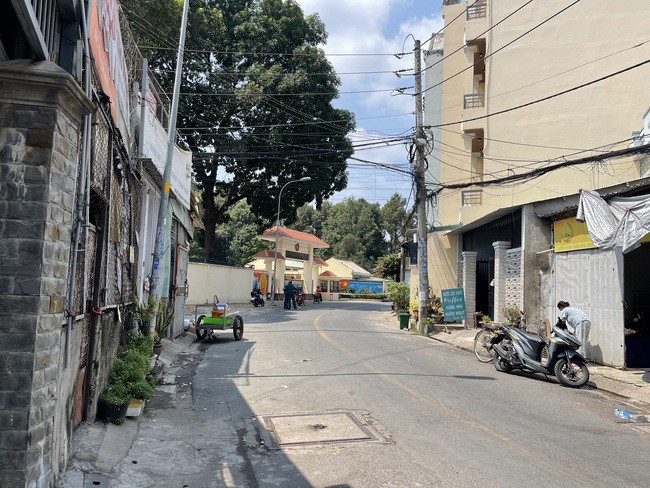 Đến trưa 12-4, lực lượng chức năng vẫn bảo vệ nghiêm ngặt hiện trường.