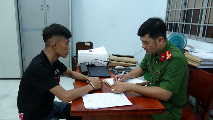 Các đối tượng tại cơ quan công an. Ảnh: Công an Đồng Tháp