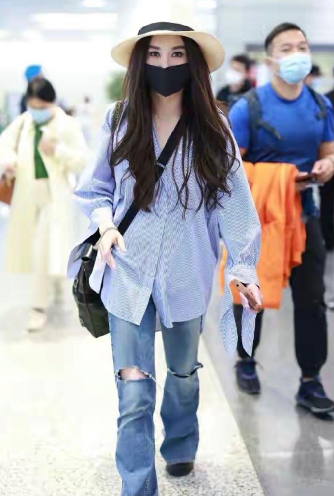 Gu mặc trẻ như gái 20 của Ôn Bích Hà - 11