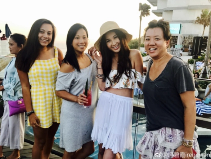 Gu mặc trẻ như gái 20 của Ôn Bích Hà - 7