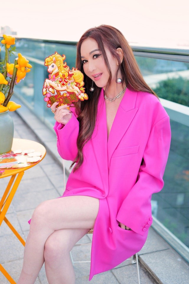 Gu mặc trẻ như gái 20 của Ôn Bích Hà - 5