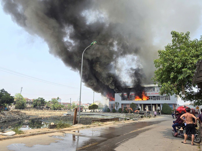 Cháy kinh hoàng ở Hà Tĩnh, thiệt hại ước tính hàng trăm tỉ đồng - 3