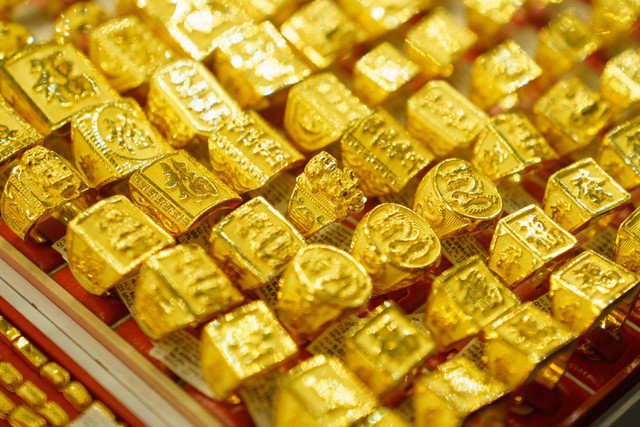 Giá vàng hôm nay, ngày 12/4, chốt một tuần giao dịch giảm rất mạnh giá vàng nhẫn và giá vàng miếng trong nước.