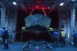 Mỹ và Iran tuyên bố trái ngược về việc tàu chiến Mỹ đi qua eo biển Hormuz