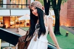 Gu mặc trẻ như gái 20 của Ôn Bích Hà