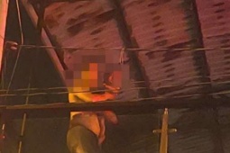 Khoảnh khắc công an leo sân thượng cứu bé gái trong vụ cháy nhà trọ 4 tầng ở phường Tân Thới Hiệp