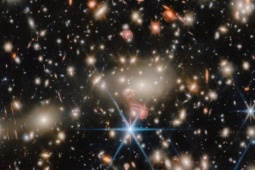 Ba vật thể hơn 12 tỉ năm tuổi hiện hình giữa trời