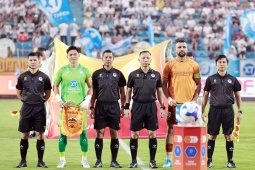 Xuân Son "nổi điên" vì mất penalty oan uổng, trọng tài đối diện án "treo còi"