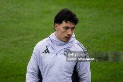 Tin mới nhất bóng đá chiều 12/4: MU đón tin vui về Lisandro Martinez