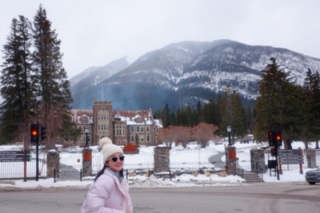 Vợ Phan Thành mê mẩn thị trấn cổ tích ở Canada