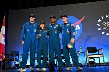 Phi hành đoàn Artemis II chia sẻ cảm xúc sau khi trở về