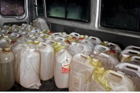 Phát hiện xe chở 50 can nhựa đầy xăng chuẩn bị đưa qua Lào tiêu thụ trái phép