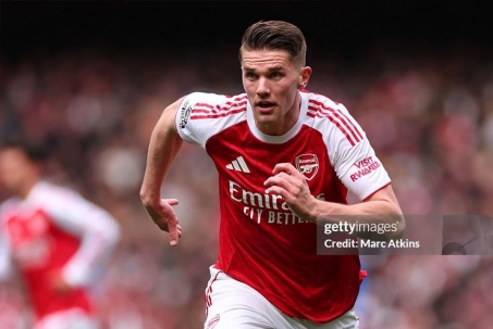 Gyokeres vô duyên nhưng đổ lỗi mặt cỏ, fan Arsenal chê "không có liêm sỉ"