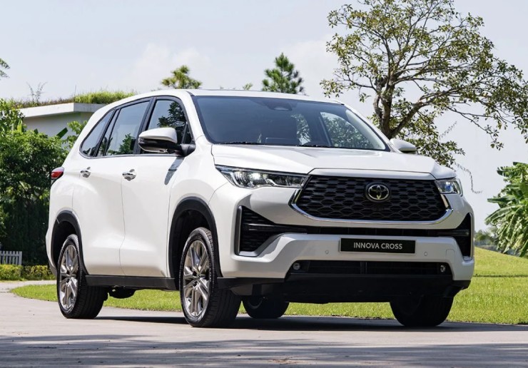 Toyota Innova Cross HEV có lợi thế gì so với các đối thủ cùng phân khúc? - 2