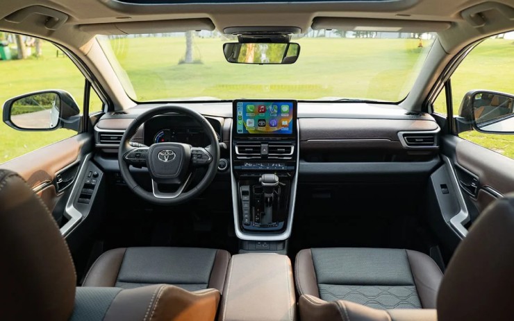 Toyota Innova Cross HEV có lợi thế gì so với các đối thủ cùng phân khúc? - 3