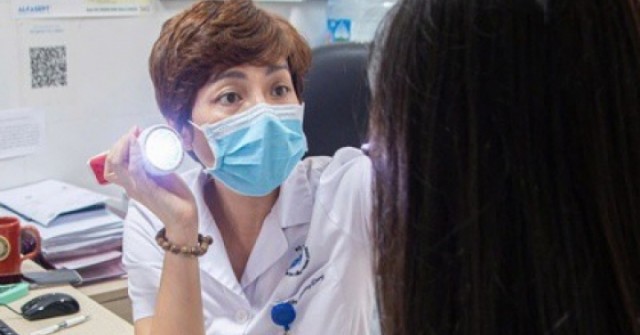 Sau chơi thể thao, nhiều người ngứa da, nổi mẩn vì nắng nóng