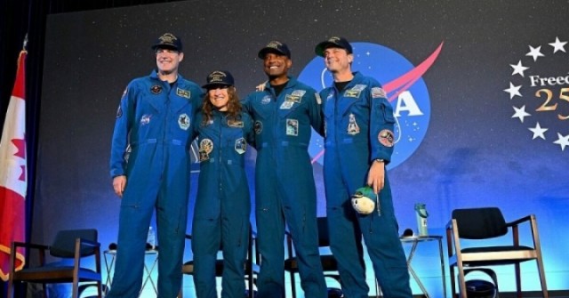 Phi hành đoàn Artemis II chia sẻ cảm xúc sau khi trở về