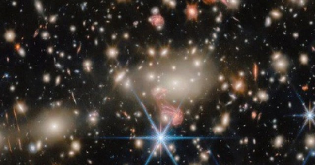 Ba vật thể hơn 12 tỉ năm tuổi hiện hình giữa trời