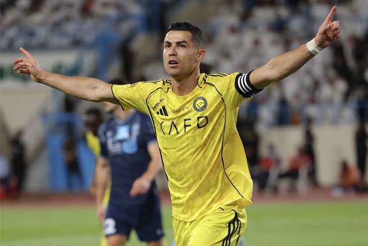 Ronaldo chơi thăng hoa