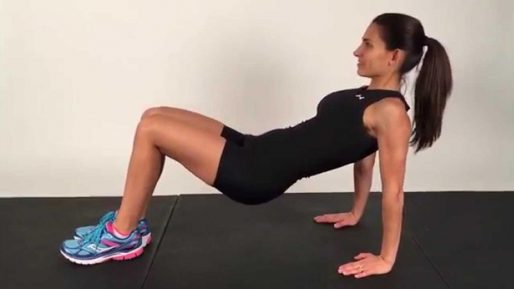 Bài tập tác động vào vùng mỡ thừa ở bắp tay sau.