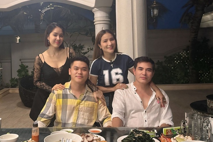 Ảnh sao 13/4: Vợ Đoàn Văn Hậu bế con trai ra sân cổ vũ chồng - 8