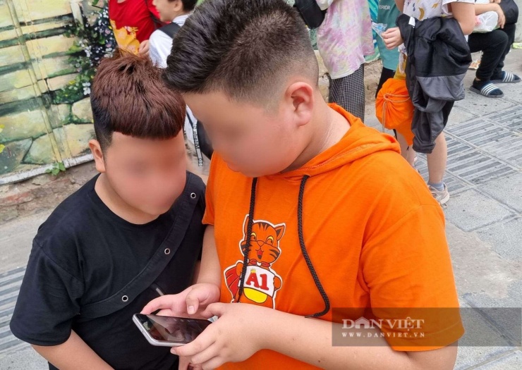Nhiều trẻ em bị cuốn vào mạng xã hội, thậm chí trở thành nạn nhân bị lừa đảo, bắt cóc online... Ảnh: Gia Khiêm
